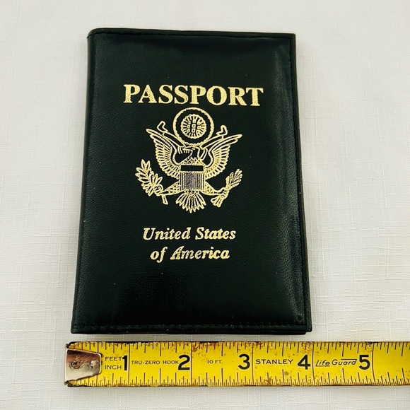Passport Holder / Passport~United States Of America in Gold Embossing - Picture 4 of 7